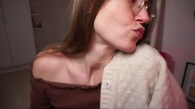 Scorpion Peach online show from December 21, 2025, 12:34 pm