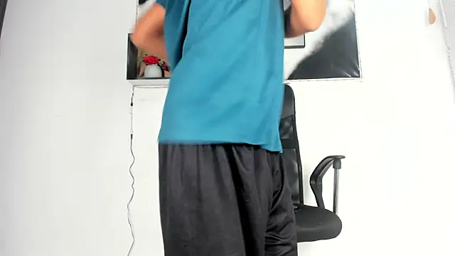 tyler twink boy online show from October 1, 2025, 1:50 pm