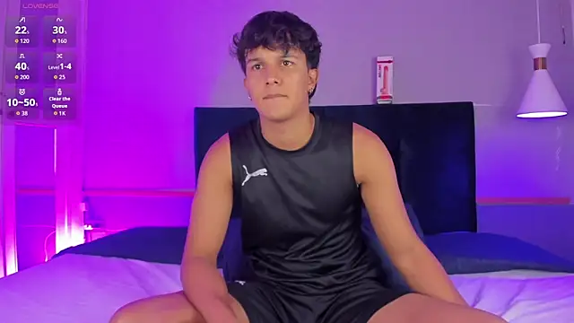 Leo Savage  online show from October 3, 2025, 4:09 am