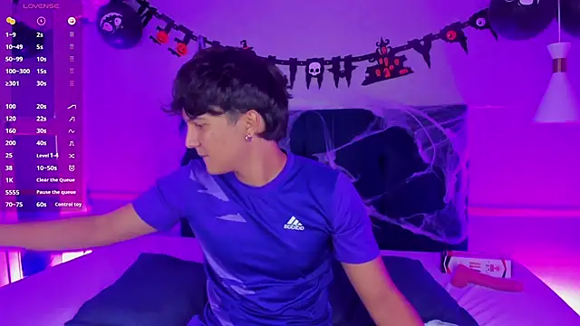 Leo Savage  online show from October 21, 2025, 4:35 am