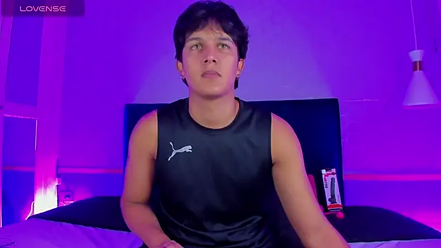 Leo Savage  online show from November 2, 2025, 4:04 am