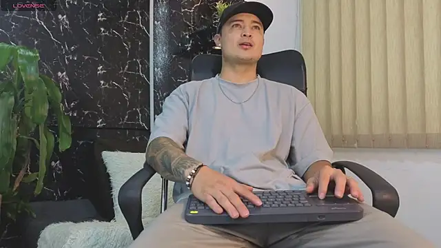 Alexander ferre online show from April 8, 2026, 1:33 pm