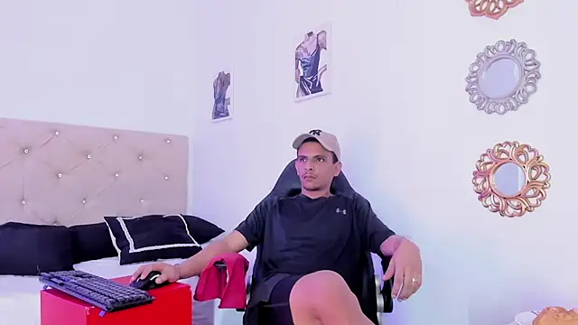 Snapshot of _Tarekk_ chatting on September 11, 2025, 5:13 pm  Tarekk  online show from September 11, 2025, 5:13 pm