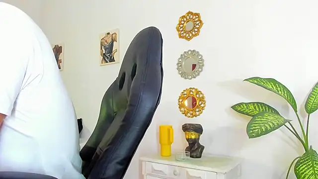 Snapshot of _Tarekk_ chatting on September 24, 2025, 1:47 pm  Tarekk  online show from September 24, 2025, 1:47 pm