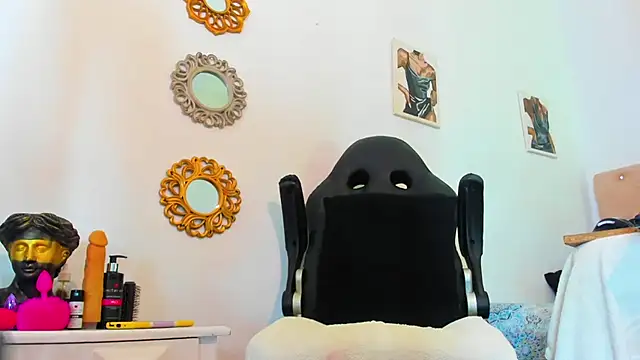 Snapshot of _Tarekk_ chatting on October 1, 2025, 3:18 pm  Tarekk  online show from October 1, 2025, 3:18 pm