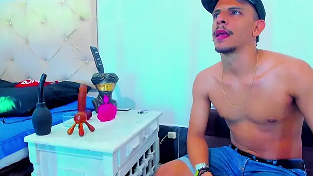 Snapshot of _Tarekk_ chatting on October 2, 2025, 2:13 pm  Tarekk  online show from October 2, 2025, 2:13 pm