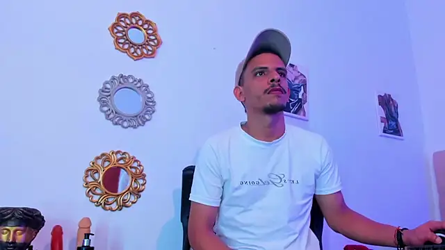 Snapshot of _Tarekk_ chatting on October 3, 2025, 2:58 pm  Tarekk  online show from October 3, 2025, 2:58 pm