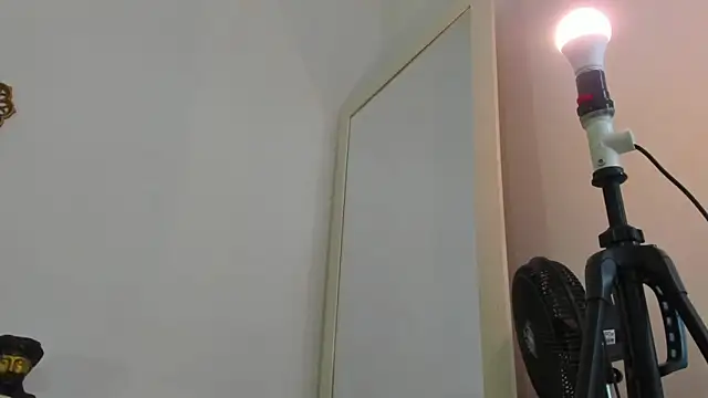 Snapshot of _Tarekk_ chatting on October 15, 2025, 5:35 pm  Tarekk  online show from October 15, 2025, 5:35 pm