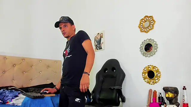 Snapshot of _Tarekk_ chatting on October 19, 2025, 9:26 pm  Tarekk  online show from October 19, 2025, 9:26 pm