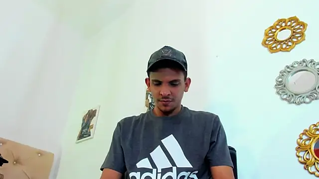 Snapshot of _Tarekk_ chatting on October 21, 2025, 8:20 pm  Tarekk  online show from October 21, 2025, 8:20 pm