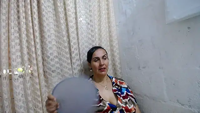 gabbyparker  online show from October 18, 2025, 10:32 pm