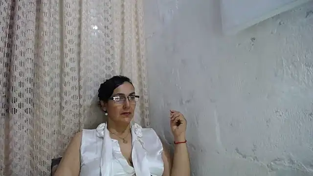 gabbyparker  online show from December 2, 2025, 10:38 pm