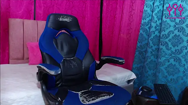 ximena butterfly2 online show from April 7, 2026, 11:48 pm