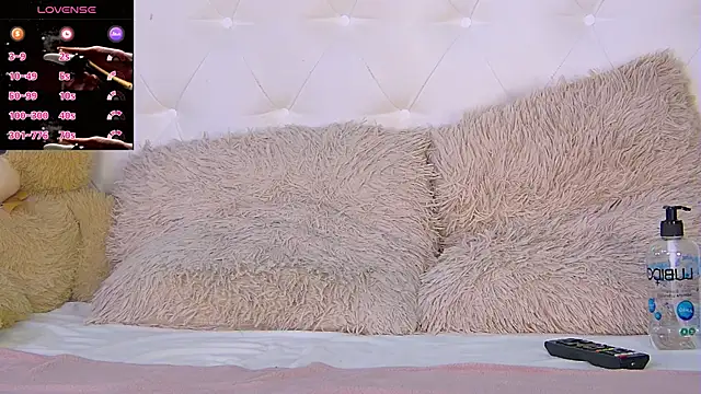 IsisQueen online show from November 3, 2025, 3:13 pm