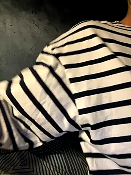 icefun1109 online show from November 15, 2025, 4:14 pm