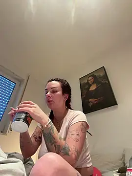 OliviaaFischer online show from April 7, 2026, 10:37 am