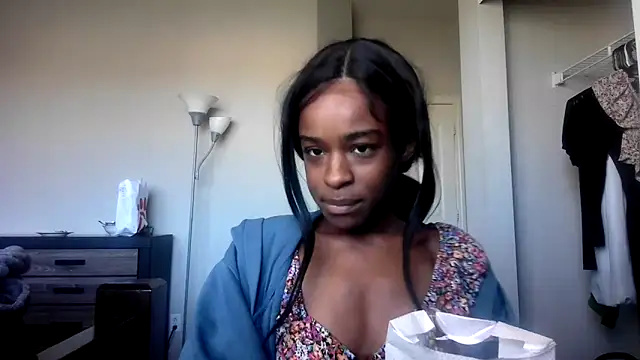 Marlowlovee online show from October 13, 2025, 5:24 pm