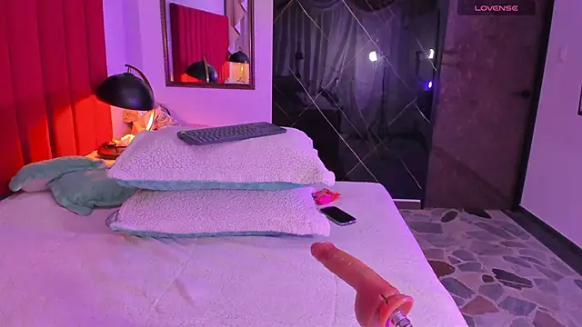 eimy jones  online show from January 17, 2026, 3:22 am