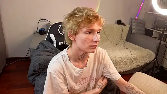 Your avatar online show from September 14, 2025, 2:11 am