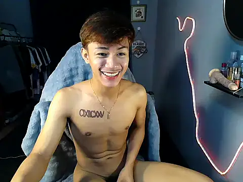 Snapshot of naughtyboyloy_0 chatting on June 14, 2026, 5:37 pm naughtyboyloy 0 online show from June 14, 2026, 5:37 pm