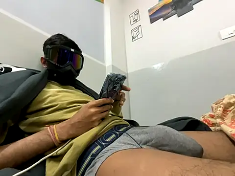 Snapshot of monster_fuck chatting on November 11, 2025, 11:27 pm monster fuck online show from November 11, 2025, 11:27 pm