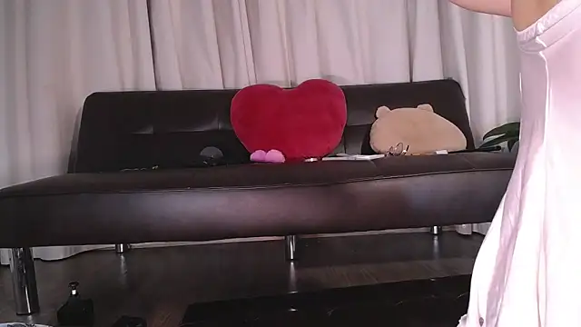 Liz Hu online show from September 15, 2025, 3:23 pm