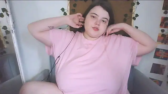 brattyprincessemma online show from September 14, 2025, 1:32 pm