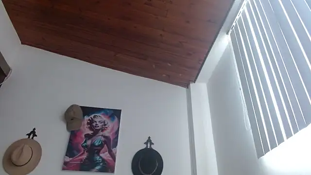 Snapshot of Crystal_Star_ chatting on February 7, 2026, 4:11 pm Crystal Star online show from February 7, 2026, 4:11 pm