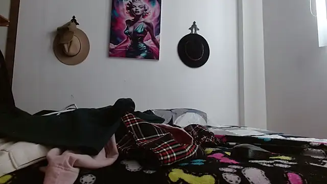 Snapshot of Crystal_Star_ chatting on March 2, 2026, 2:35 pm Crystal Star online show from March 2, 2026, 2:35 pm