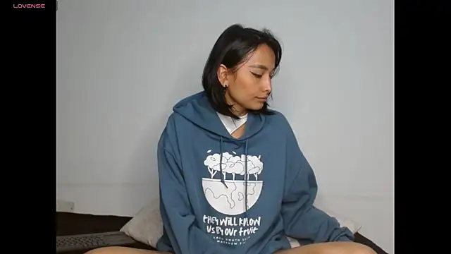 Gia Lee online show from January 14, 2026, 2:50 am