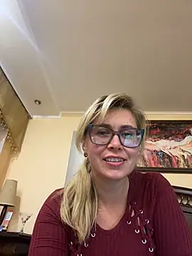 Snapshot of Crystal00Girl chatting on October 3, 2025, 9:45 pm Crystal00Girl online show from October 3, 2025, 9:45 pm