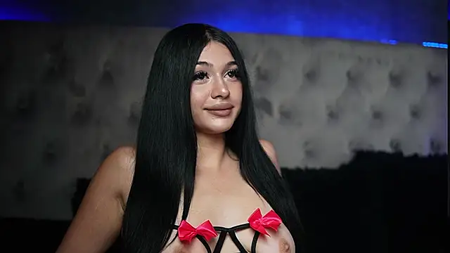 GiuliaSya online show from September 18, 2025, 6:21 pm