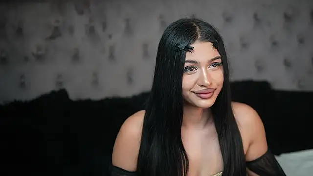 GiuliaSya online show from October 14, 2025, 8:31 pm