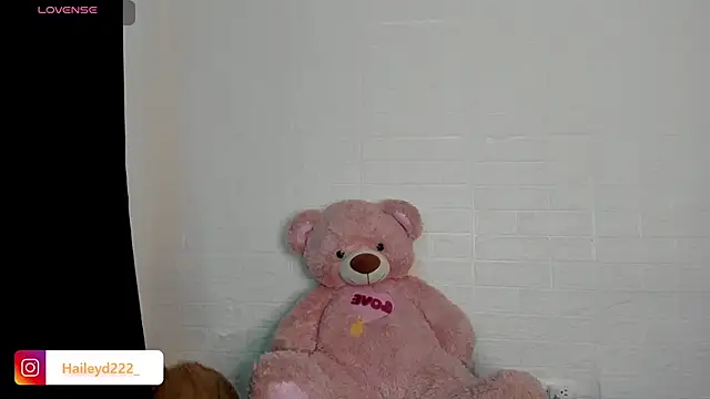 HaileyDuke online show from May 27, 2026, 12:51 am