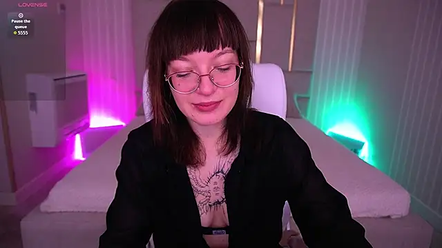 Pixie Peachh online show from November 9, 2025, 7:28 am