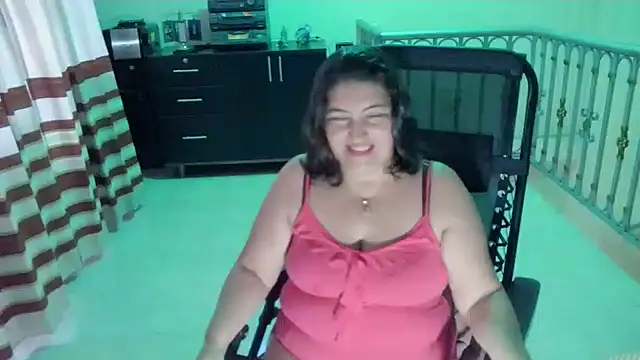 Snapshot of lina_maria99 chatting on April 21, 2026, 10:45 pm lina maria99 online show from April 21, 2026, 10:45 pm