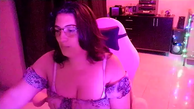 Snapshot of lina_maria99 chatting on April 28, 2026, 2:27 am lina maria99 online show from April 28, 2026, 2:27 am