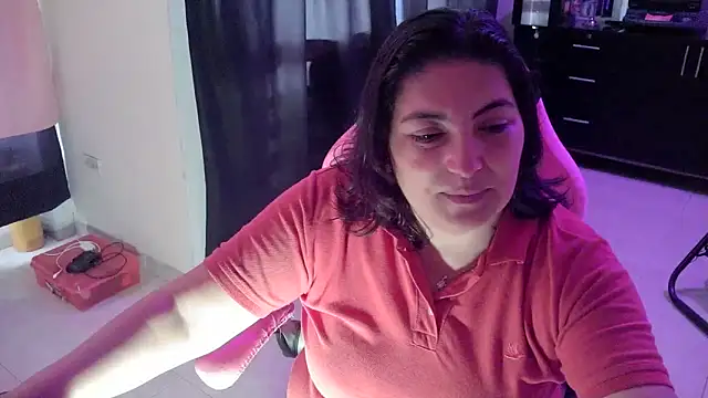 Snapshot of lina_maria99 chatting on May 5, 2026, 3:53 pm lina maria99 online show from May 5, 2026, 3:53 pm
