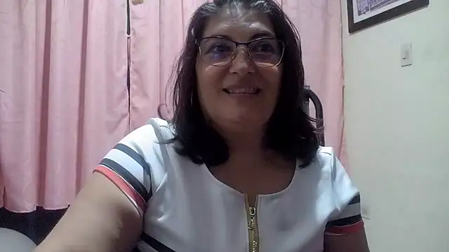 Snapshot of lina_maria99 chatting on May 19, 2026, 1:11 am lina maria99 online show from May 19, 2026, 1:11 am