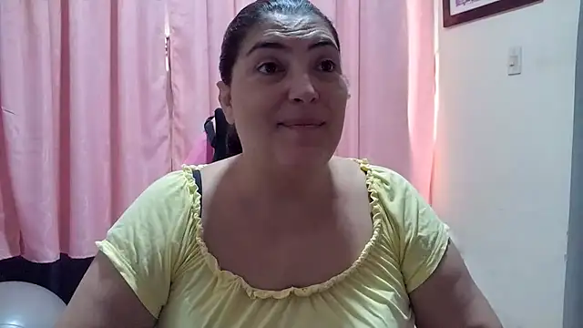 Snapshot of lina_maria99 chatting on May 27, 2026, 11:51 am lina maria99 online show from May 27, 2026, 11:51 am
