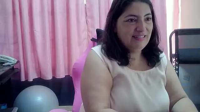 Snapshot of lina_maria99 chatting on June 2, 2026, 12:18 pm lina maria99 online show from June 2, 2026, 12:18 pm