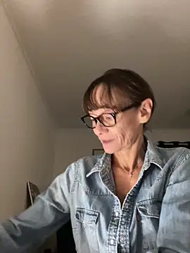 Chris06d22xh online show from October 13, 2025, 6:41 pm