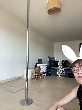 Chris06d22xh online show from April 5, 2026, 2:03 pm