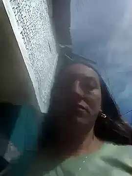 Keilathompson10 online show from September 28, 2025, 2:22 pm