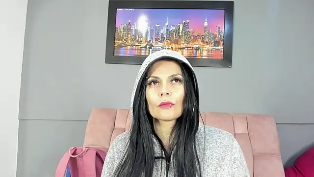 Snapshot of CharlotteCottin chatting on May 13, 2026, 11:07 am CharlotteCottin online show from May 13, 2026, 11:07 am