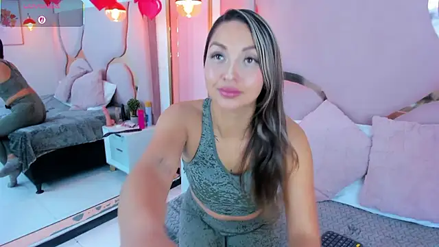 Maiyajoness online show from February 17, 2026, 4:42 am