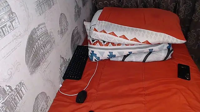 Lunalee online show from May 20, 2026, 8:37 pm