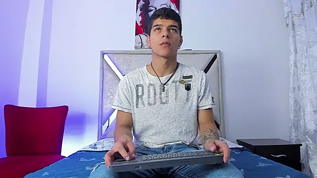 wyatt 3 online show from December 20, 2025, 3:02 am