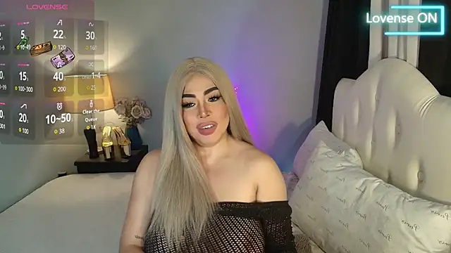 Snapshot of Unforgettable_Maria chatting on July 17, 2026, 2:51 am Unforgettable Maria online show from July 17, 2026, 2:51 am