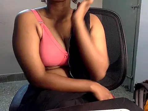 Hot-Honey20 online show from October 17, 2025, 12:08 pm